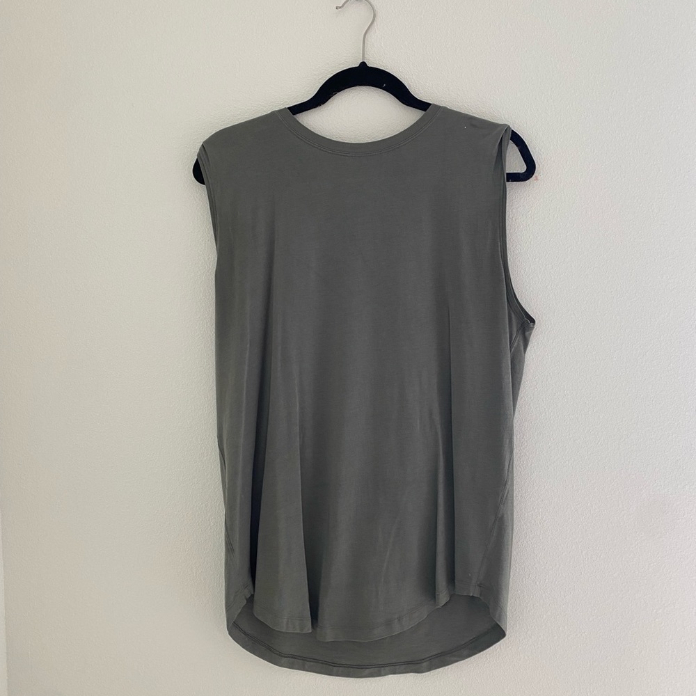 Lululemon muscle tee